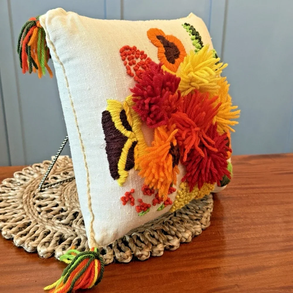 Vintage‎ Handmade Crewel Yarn Embroidery Pillow – 12.5
